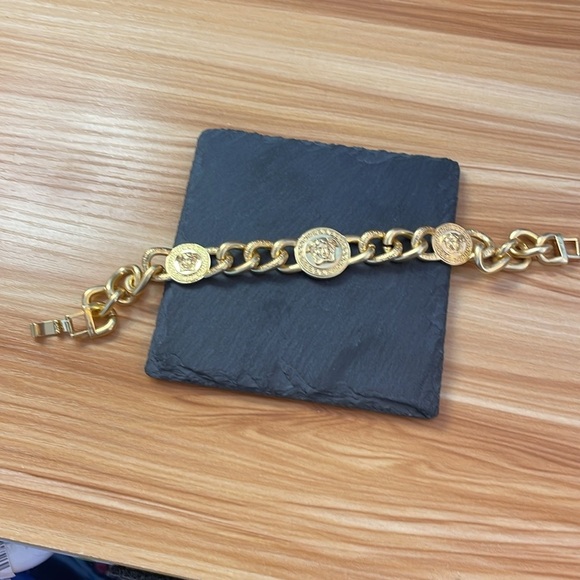 Versace bracelet gold tone with closure - Picture 6 of 11